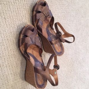 Clark’s Artisan Bronze Wedge Size 7 EUC